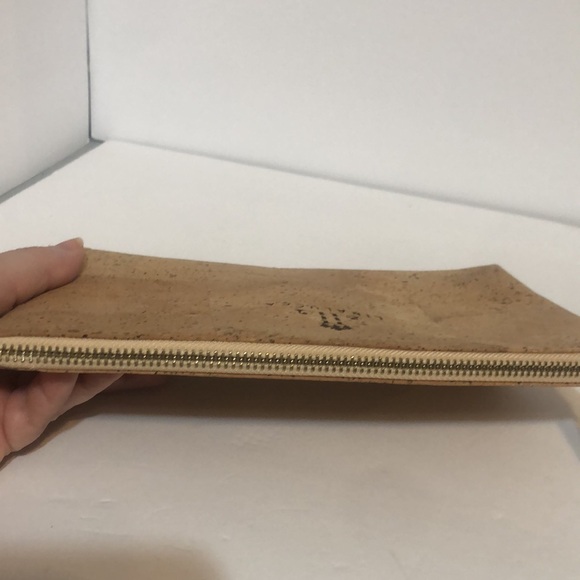 LinaLuca Cork South African Makeup Bag OS - Picture 9 of 12